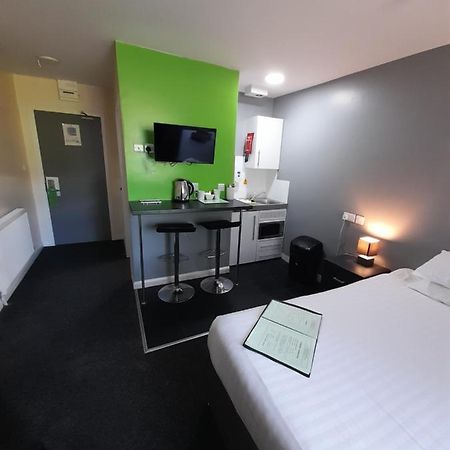 Lymedale Suites Studios & Aparthotel In Newcastle Under Lyme & Stoke Buitenkant foto