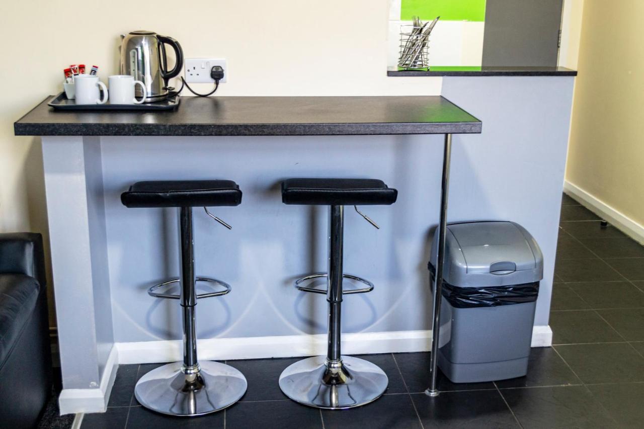 Lymedale Suites Studios & Aparthotel In Newcastle Under Lyme & Stoke Buitenkant foto