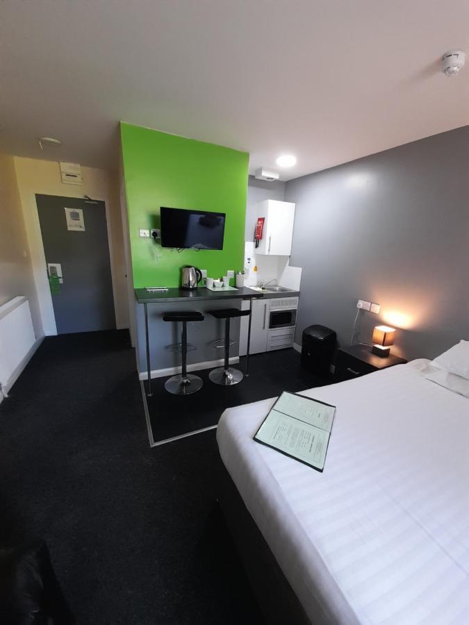 Lymedale Suites Studios & Aparthotel In Newcastle Under Lyme & Stoke Buitenkant foto